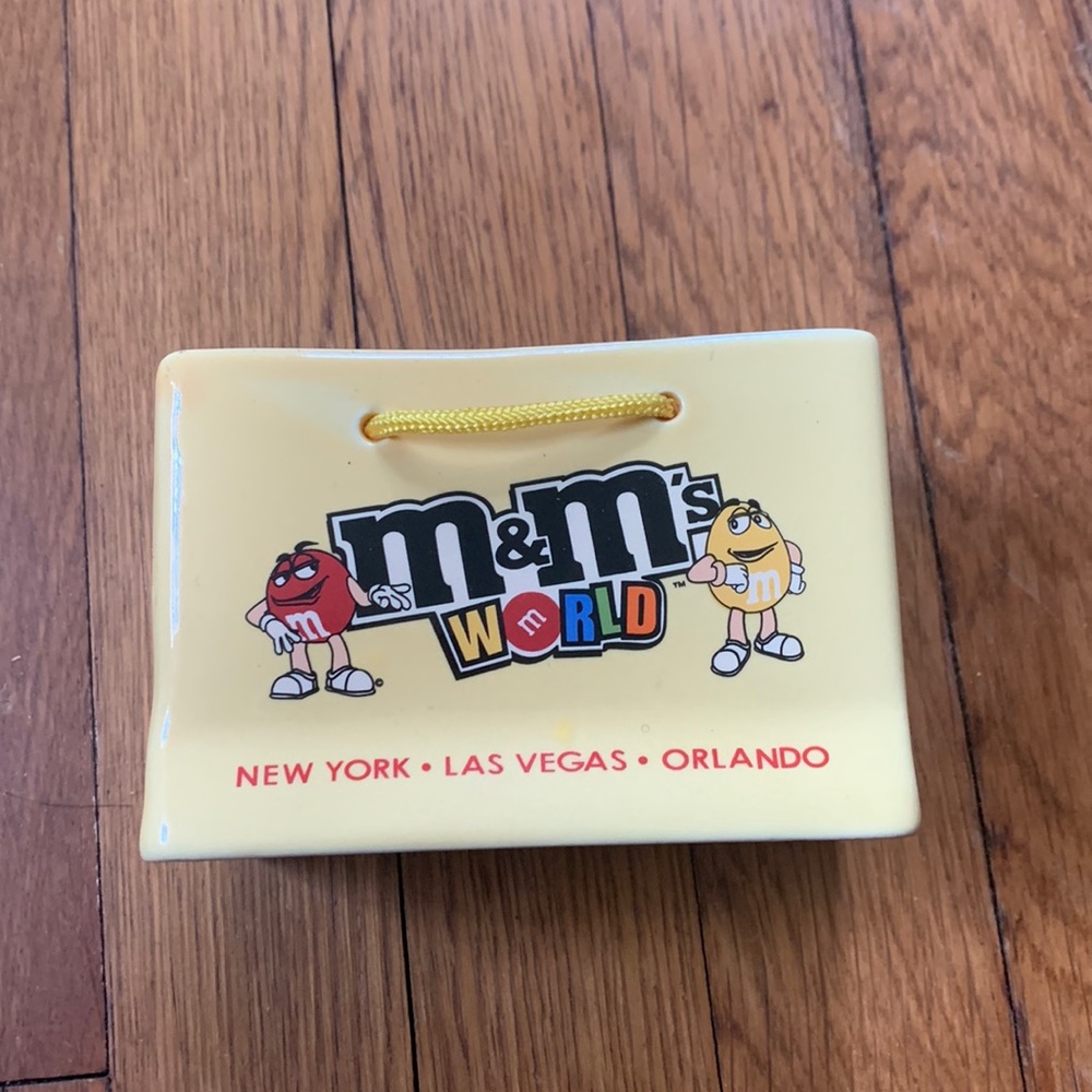 M&M holder